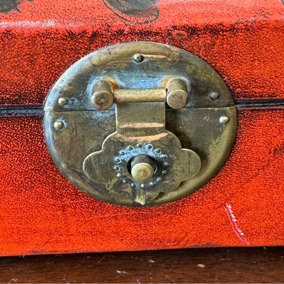 Beautiful Vintage Chinese Wood & Leather Pillow or Jewelry Treasure Box Lock - Picture 6 of 17